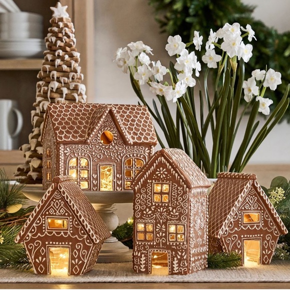 Pottery Barn Gingerbread House Stoneware New With Tag - Picture 6 of 13